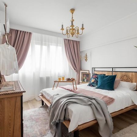 Eclectic 3 Bedroom Calea Victoriei By Urbanesq Bukarest Exteriör bild