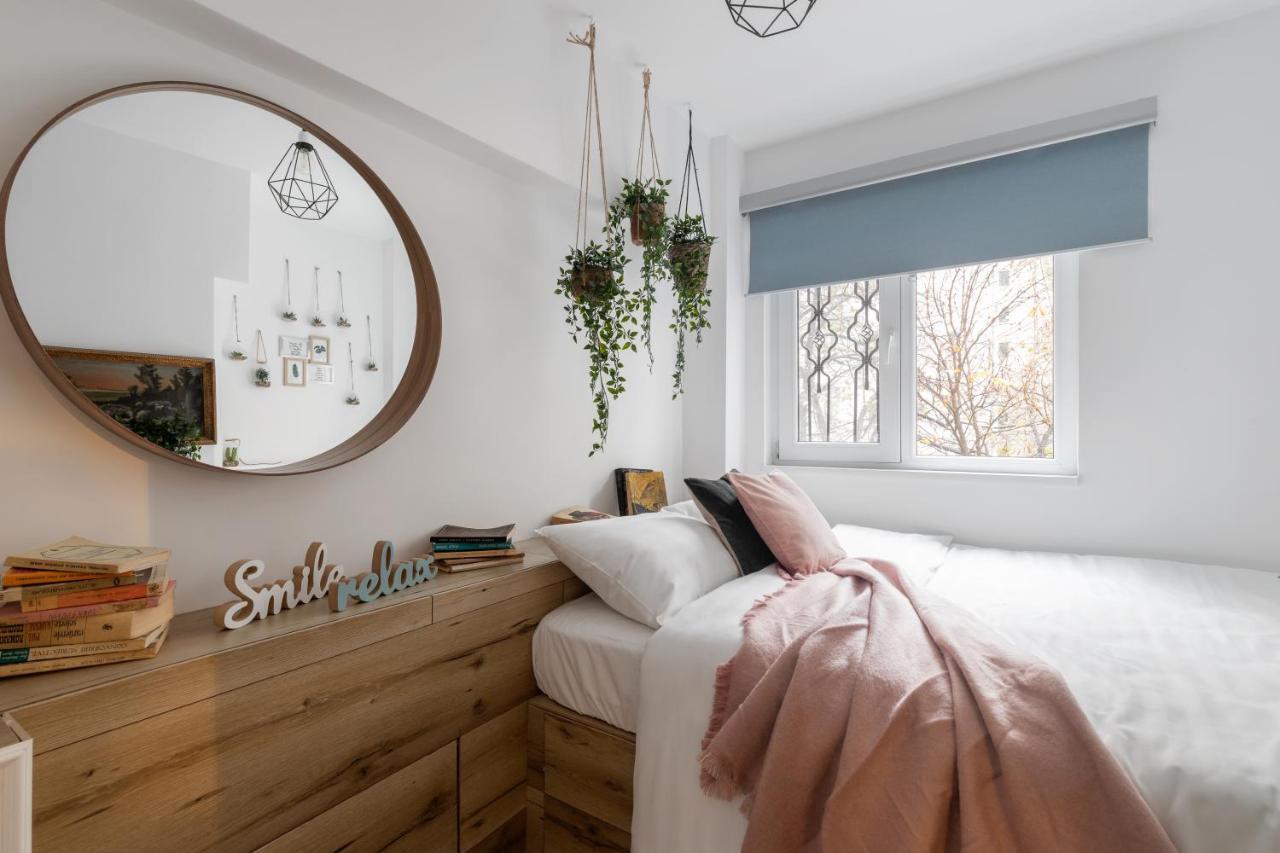 Eclectic 3 Bedroom Calea Victoriei By Urbanesq Bukarest Exteriör bild
