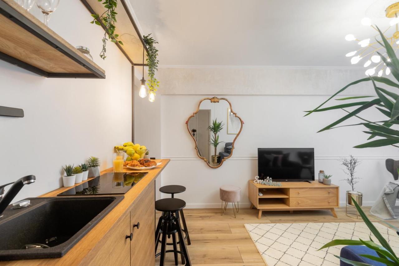Eclectic 3 Bedroom Calea Victoriei By Urbanesq Bukarest Exteriör bild