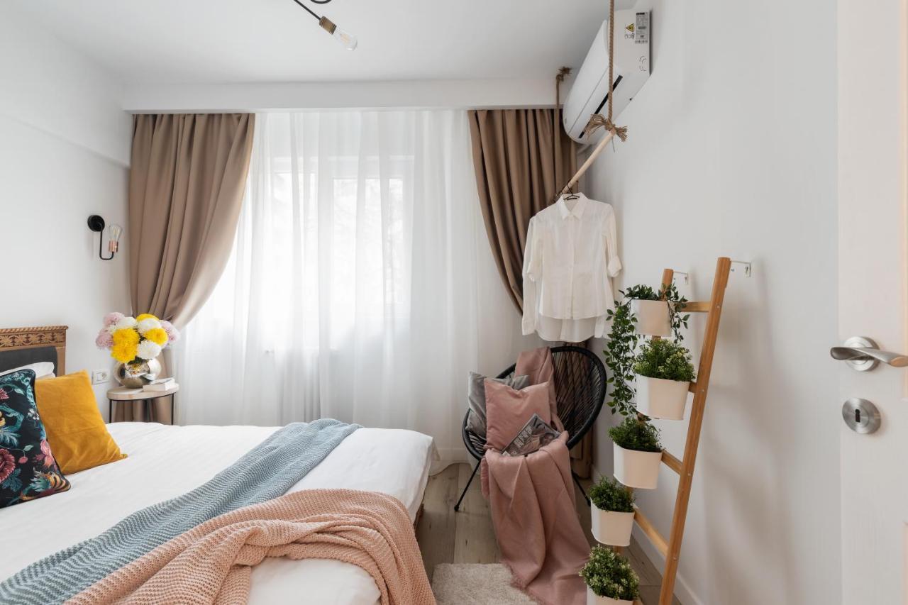 Eclectic 3 Bedroom Calea Victoriei By Urbanesq Bukarest Exteriör bild