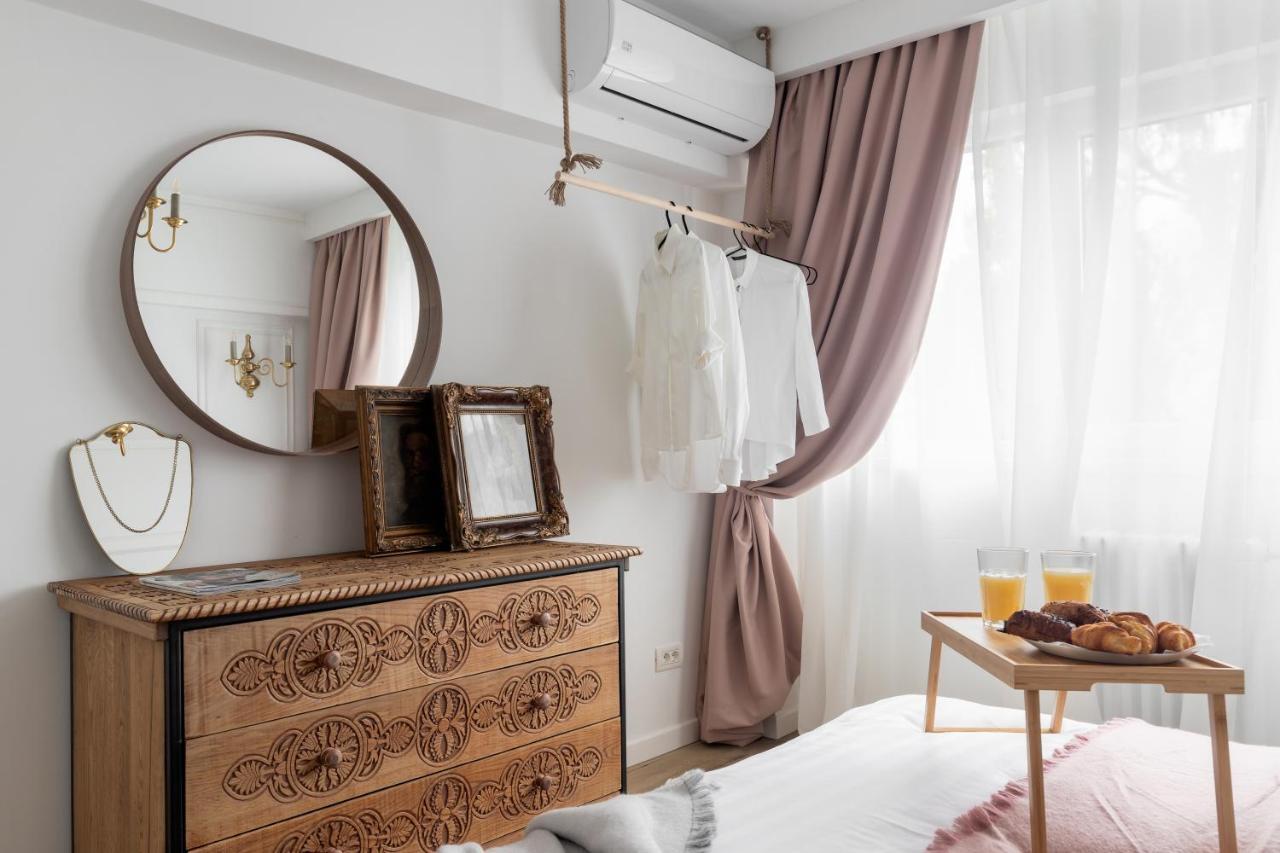 Eclectic 3 Bedroom Calea Victoriei By Urbanesq Bukarest Exteriör bild