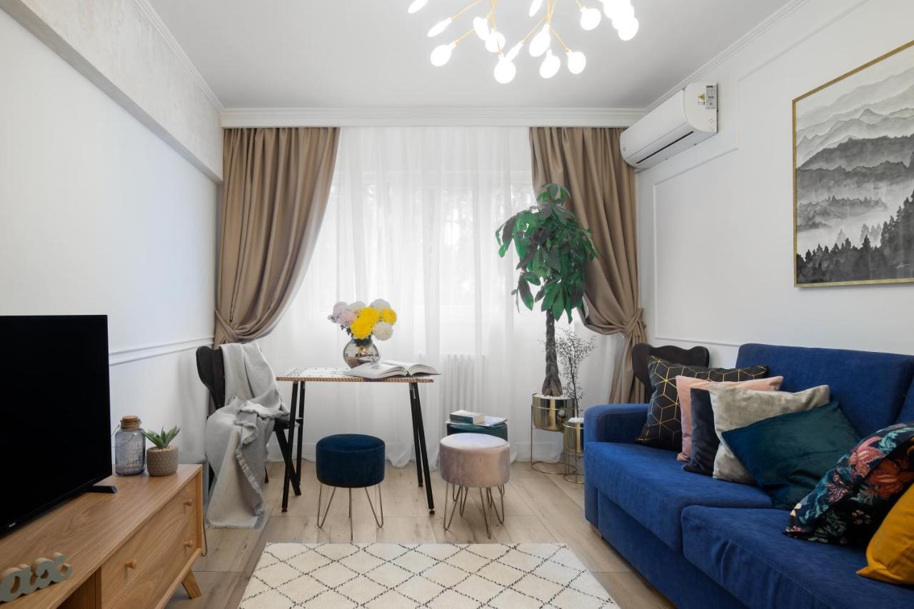Eclectic 3 Bedroom Calea Victoriei By Urbanesq Bukarest Exteriör bild