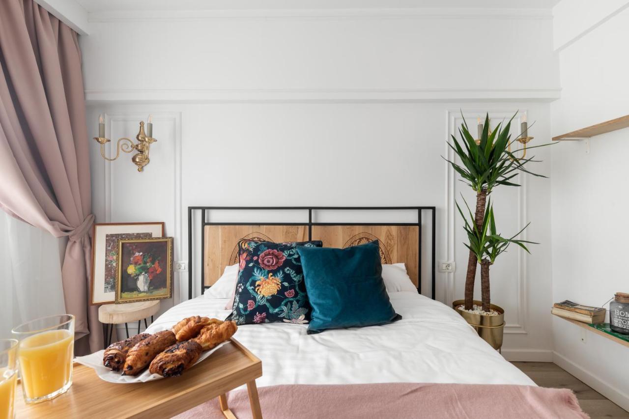 Eclectic 3 Bedroom Calea Victoriei By Urbanesq Bukarest Exteriör bild