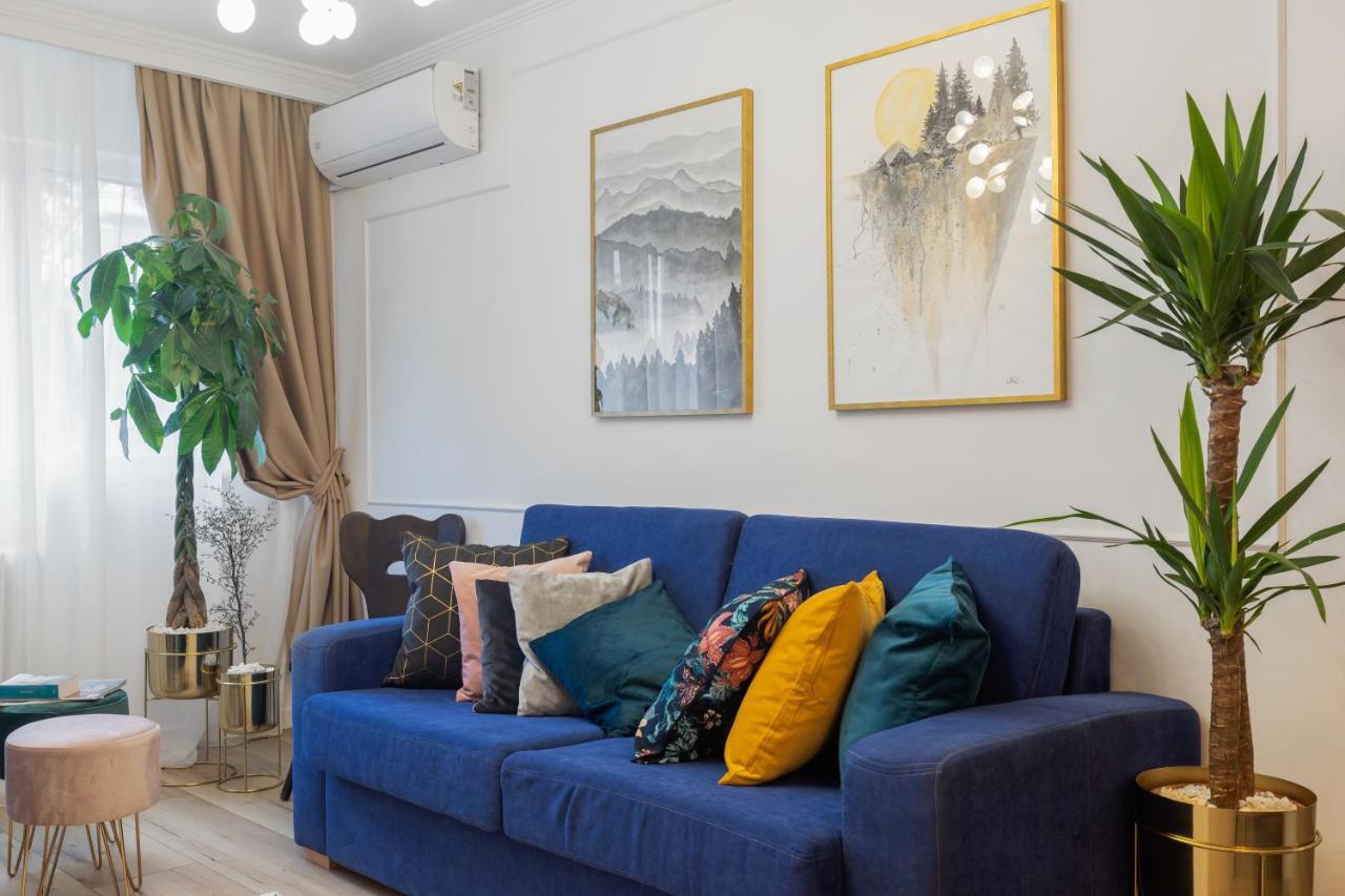 Eclectic 3 Bedroom Calea Victoriei By Urbanesq Bukarest Exteriör bild