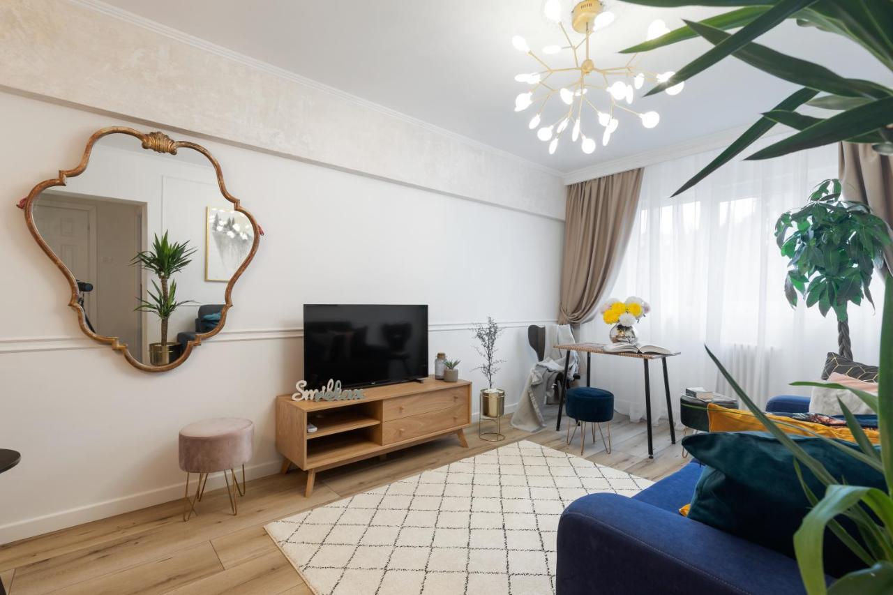 Eclectic 3 Bedroom Calea Victoriei By Urbanesq Bukarest Exteriör bild