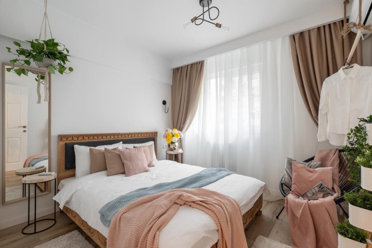 Eclectic 3 Bedroom Calea Victoriei By Urbanesq Bukarest Exteriör bild